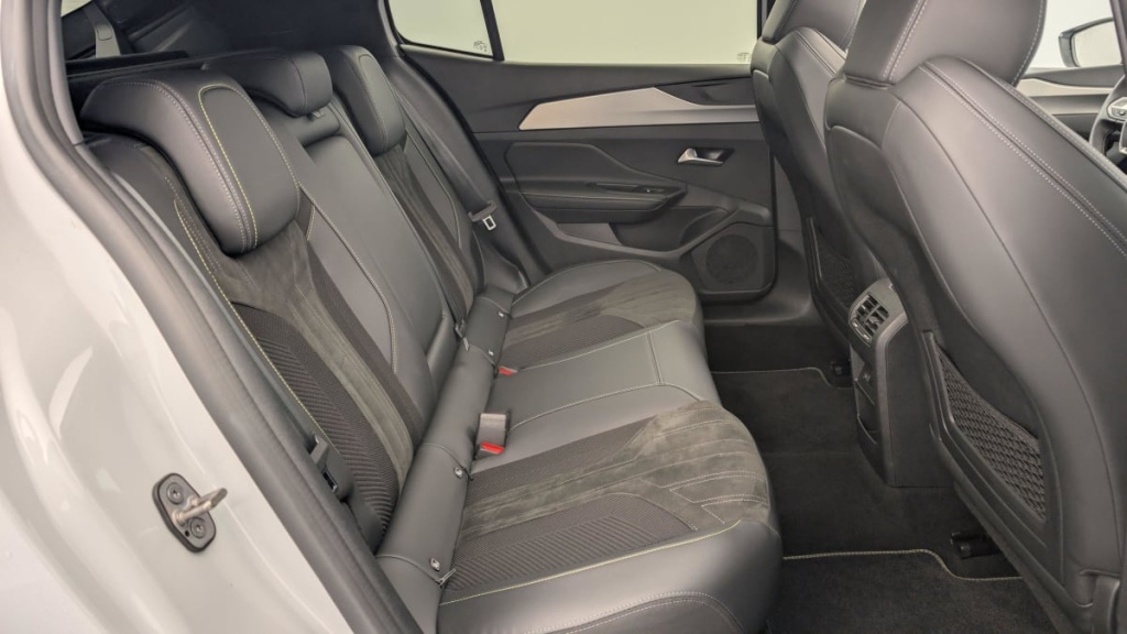 PEUGEOT 408 PHEV 225 e-EAT8 GT - ref: 1-346768 - Photo 10