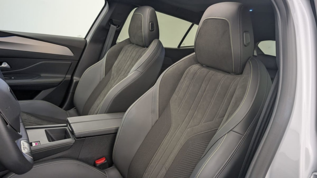 PEUGEOT 408 PHEV 225 e-EAT8 GT - ref: 1-346768 - Photo 16