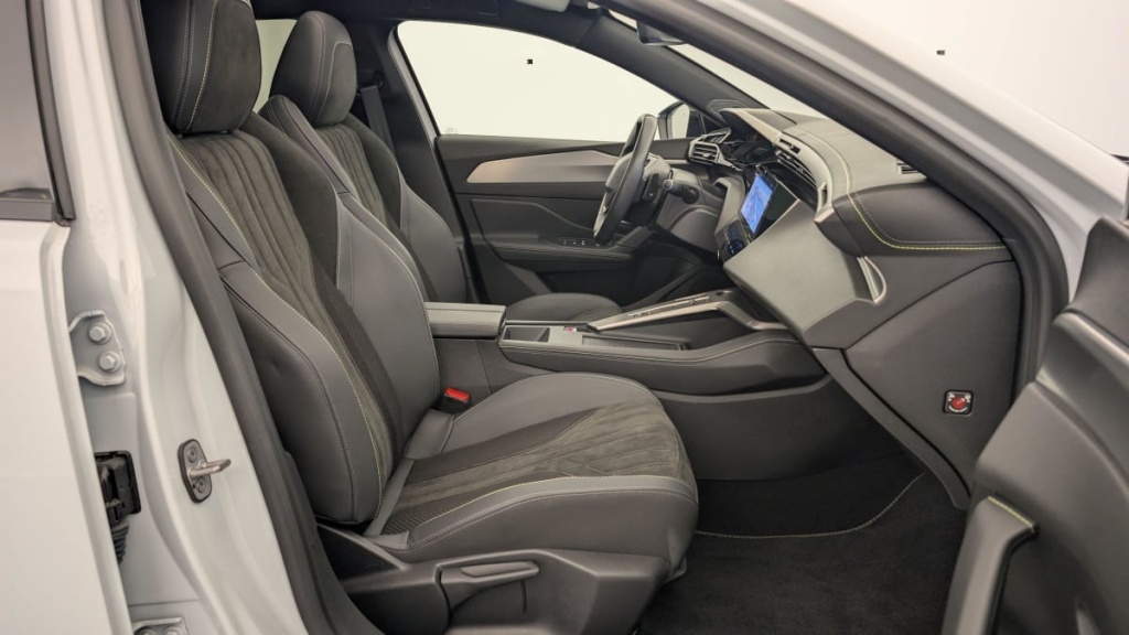 PEUGEOT 408 PHEV 225 e-EAT8 GT - ref: 1-346768 - Photo 9