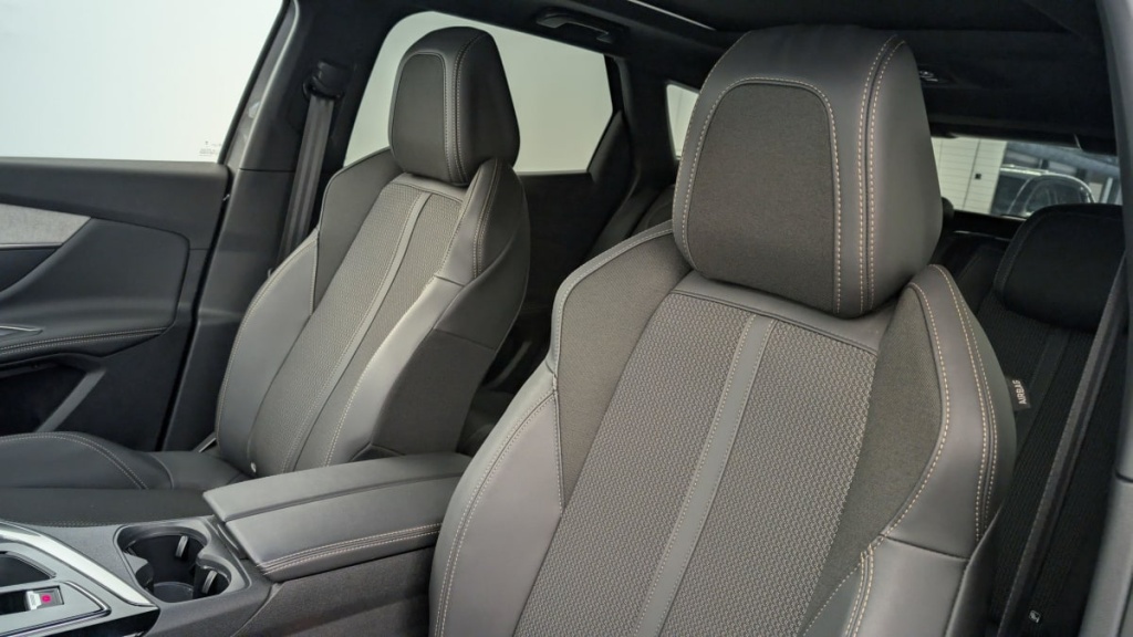 PEUGEOT 3008 Hybrid4 300 e-EAT8 GT - ref: 1-346775 - Photo 16