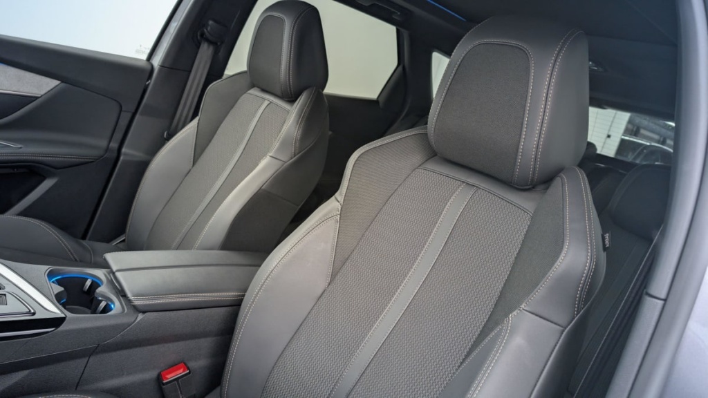 PEUGEOT 3008 Hybrid4 300 e-EAT8 GT - ref: 1-346778 - Photo 15