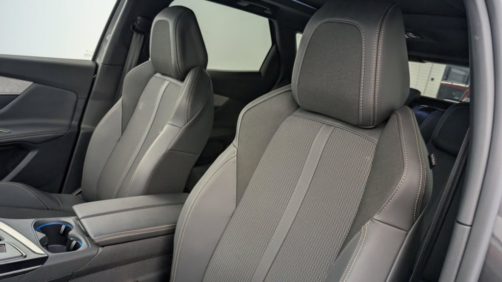 PEUGEOT 3008 Hybrid 225 e-EAT8 GT - ref: 1-346808 - Photo 15