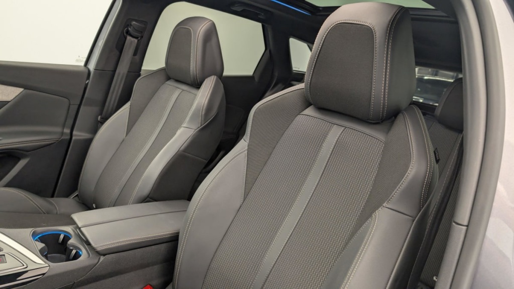 PEUGEOT 3008 Hybrid4 300 e-EAT8 GT - ref: 1-346826 - Photo 16