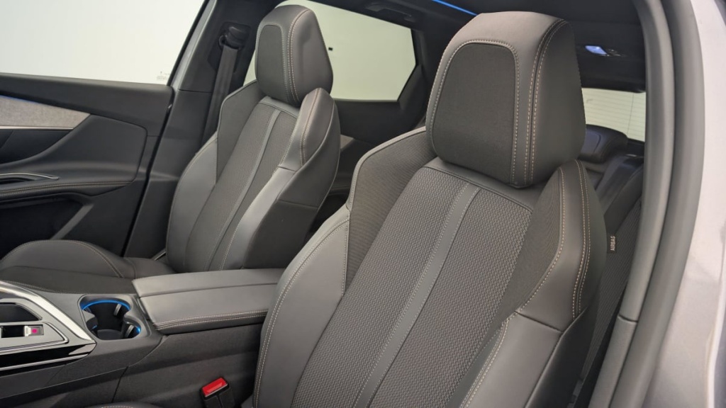 PEUGEOT 3008 Hybrid4 300 e-EAT8 GT - ref: 1-346833 - Photo 16