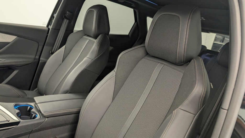 PEUGEOT 3008 Hybrid 225 e-EAT8 GT - ref: 1-346835 - Photo 16