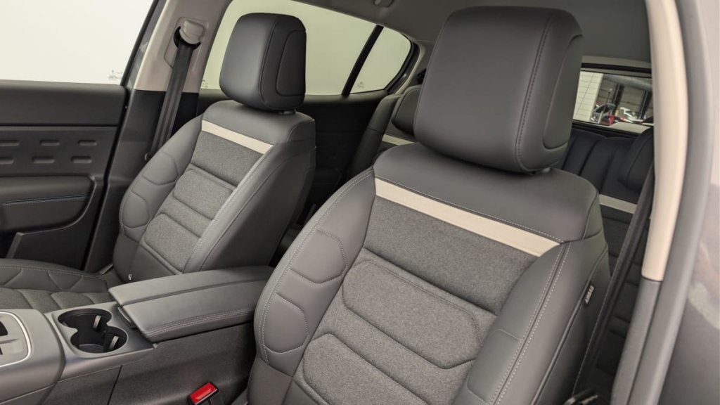 CITROEN C5 Aircross Hybride Rechargeable 225 e-EAT8 Plus - ref: 1-346878 - Photo 16