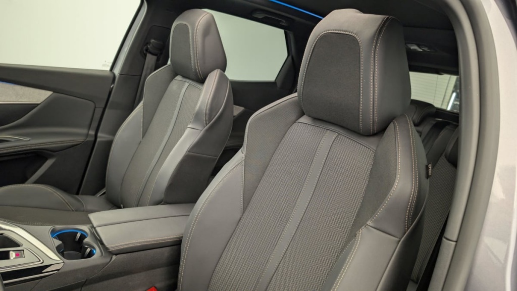 PEUGEOT 3008 Hybrid 225 e-EAT8 GT - ref: 1-347033 - Photo 16