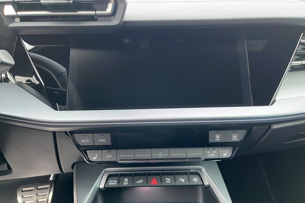 AUDI A3 Sportback 45 TFSI E HYBRIDE RECHARGEABLE 272 S TRONIC 6 S LINE - ref: 1-347330 - Photo 17