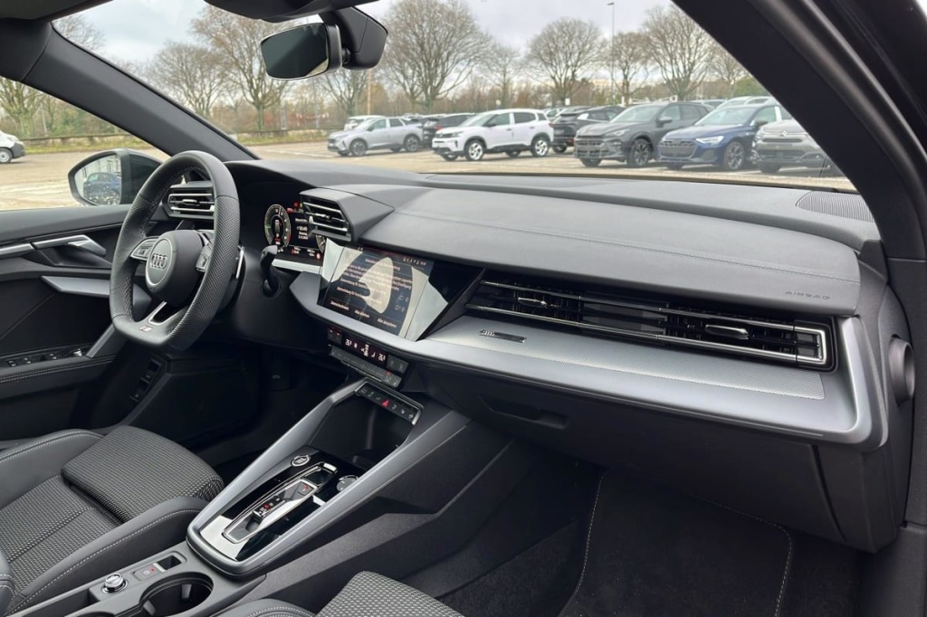 AUDI A3 Sportback 45 TFSI E HYBRIDE RECHARGEABLE 272 S TRONIC 6 S LINE - ref: 1-347341 - Photo 12