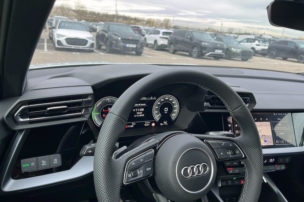 AUDI A3 Sportback 45 TFSI E HYBRIDE RECHARGEABLE 272 S TRONIC 6 S LINE - ref: 1-347347 - Photo 13