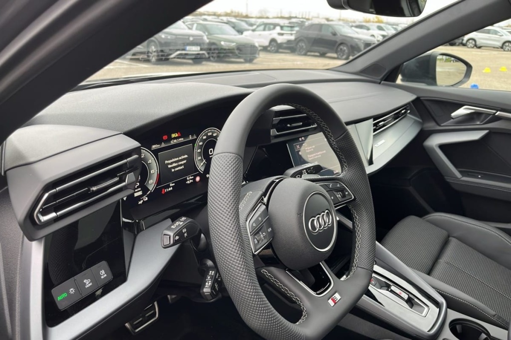 AUDI A3 Sportback 45 TFSI E HYBRIDE RECHARGEABLE 272 S TRONIC 6 S LINE - ref: 1-347382 - Photo 13