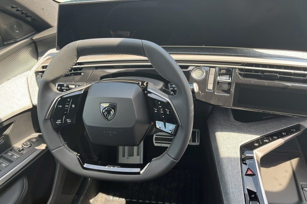 PEUGEOT 3008 Hybrid 145 e-DCS6 GT - ref: 1-347425 - Photo 13