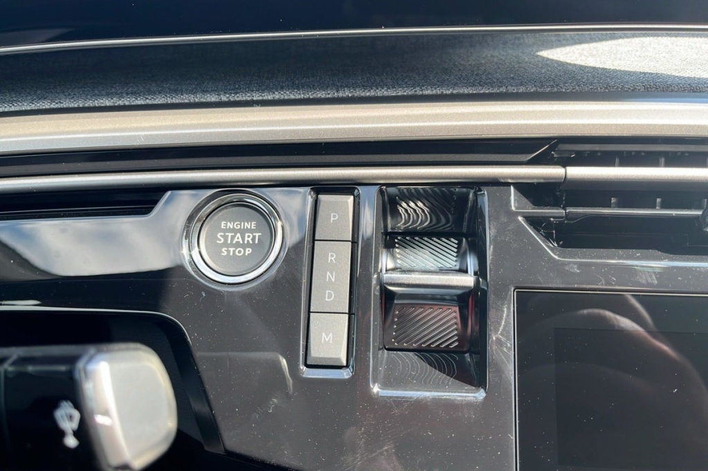 PEUGEOT 3008 Hybrid 145 e-DCS6 GT - ref: 1-347425 - Photo 16