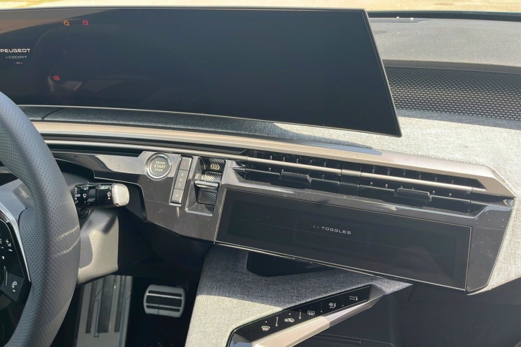 PEUGEOT 3008 Hybrid 145 e-DCS6 GT - ref: 1-347427 - Photo 17