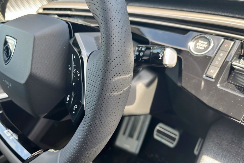 PEUGEOT 3008 Hybrid 145 e-DCS6 GT - ref: 1-347429 - Photo 15