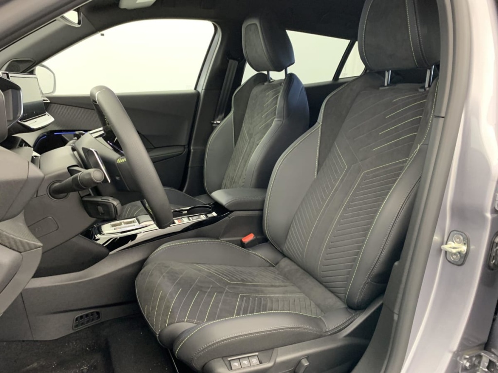 PEUGEOT 2008 Hybrid 145 e-DCS6 GT - ref: 1-348760 - Photo 18