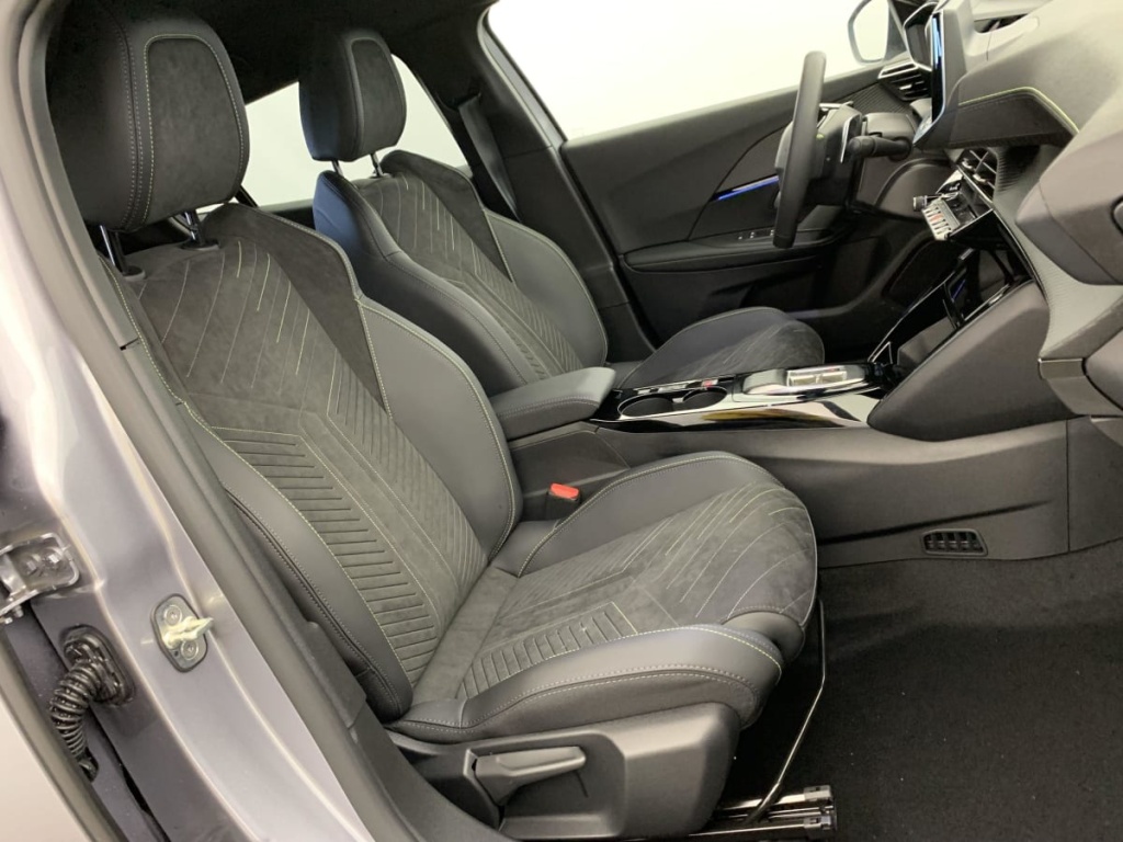 PEUGEOT 2008 Hybrid 145 e-DCS6 GT - ref: 1-348760 - Photo 9