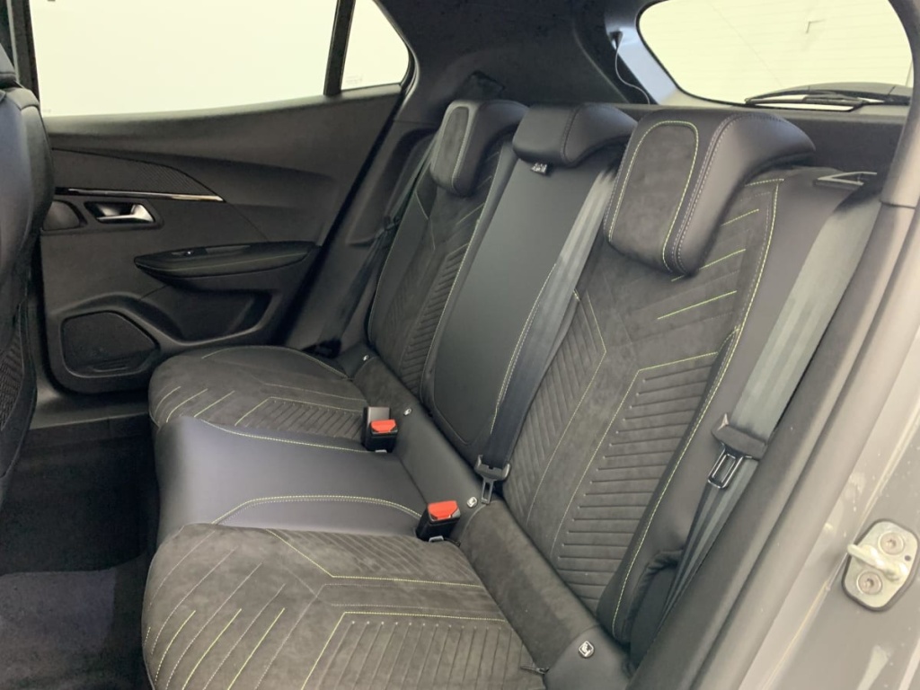 PEUGEOT 2008 Hybrid 145 e-DCS6 GT - ref: 1-348764 - Photo 17