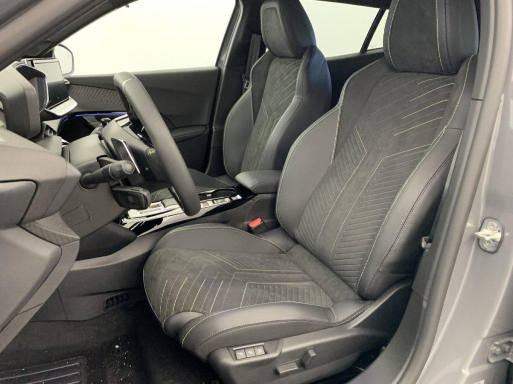 PEUGEOT 2008 Hybrid 145 e-DCS6 GT - ref: 1-348764 - Photo 18