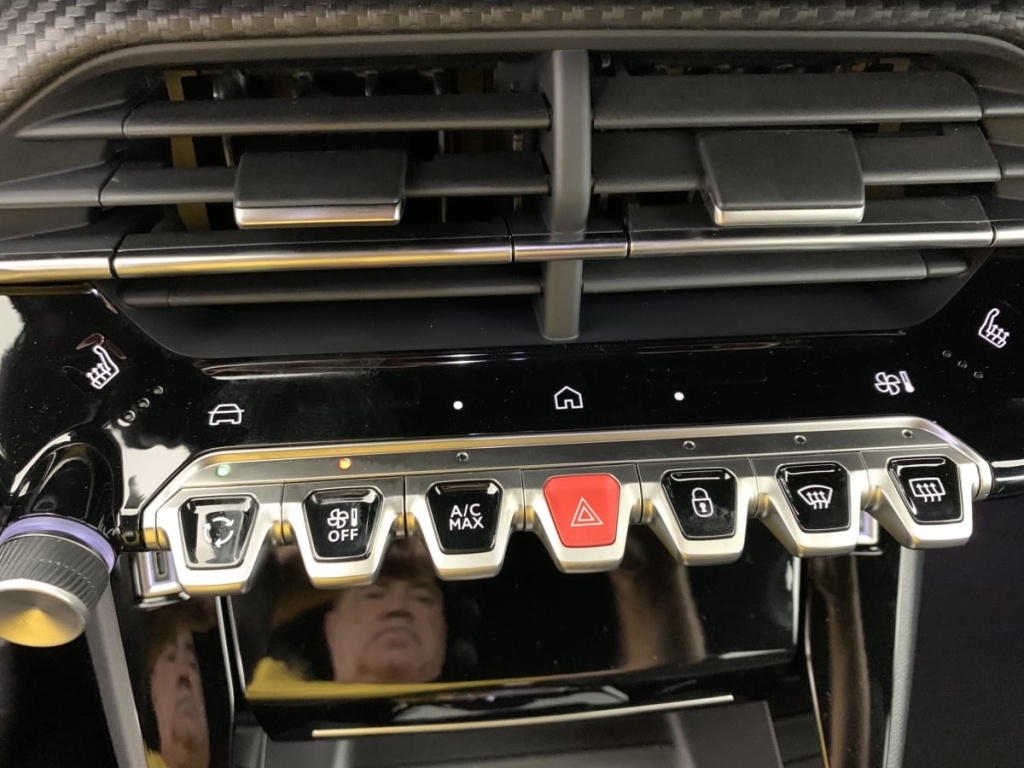 PEUGEOT 2008 Hybrid 145 e-DCS6 GT - ref: 1-348764 - Photo 20