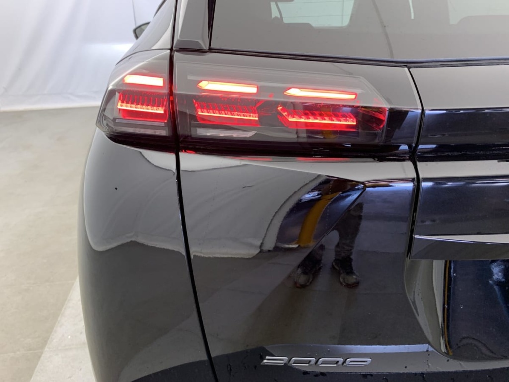 PEUGEOT 2008 Hybrid 145 e-DCS6 GT - ref: 1-348770 - Photo 18