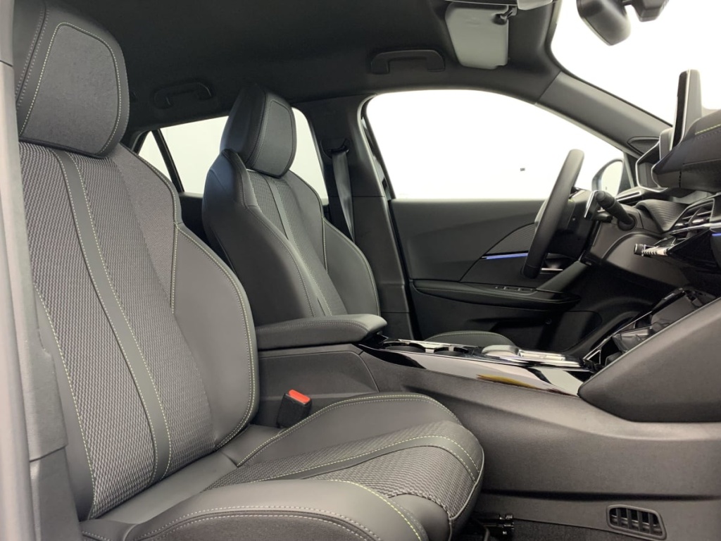 PEUGEOT 2008 Hybrid 145 e-DCS6 GT - ref: 1-348770 - Photo 9