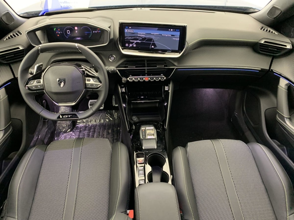 PEUGEOT 2008 Hybrid 145 e-DCS6 GT - ref: 1-348774 - Photo 12