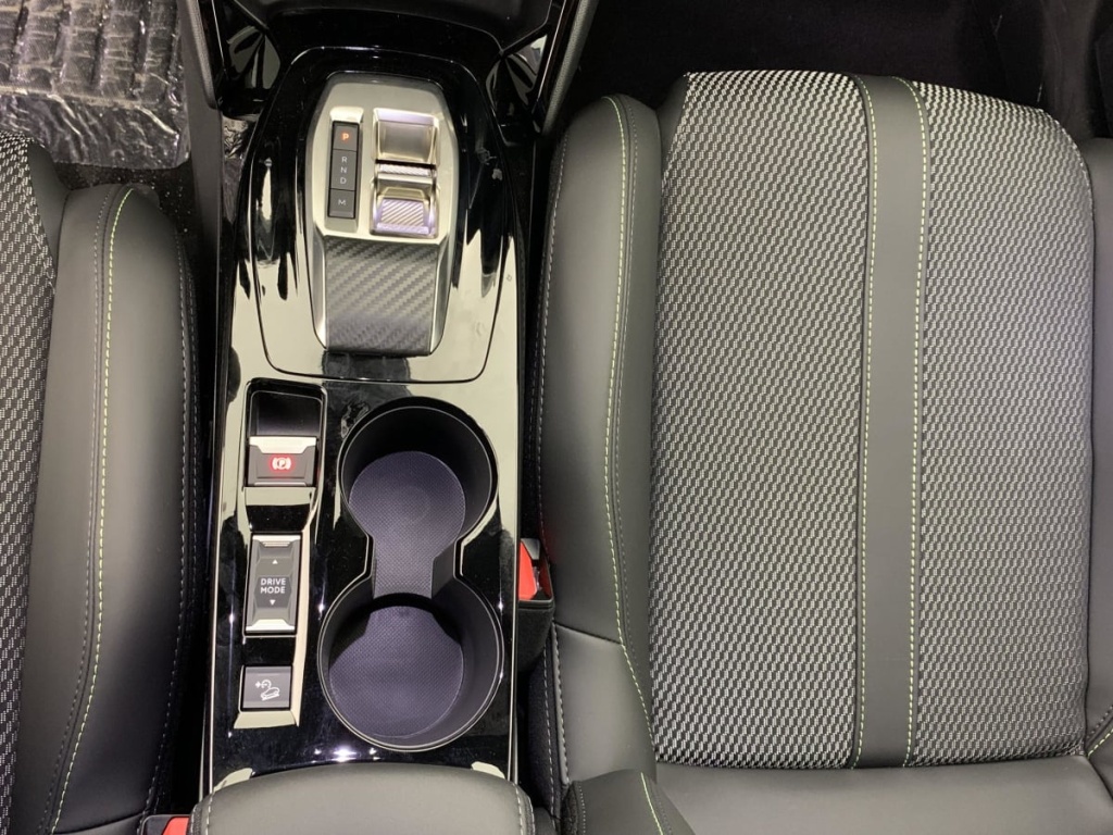 PEUGEOT 2008 Hybrid 145 e-DCS6 GT - ref: 1-348774 - Photo 19