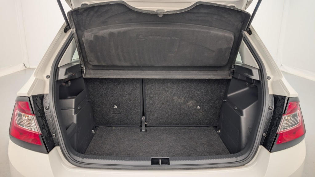 SKODA Fabia 1.0 MPI 60 CH BVM5 BUSINESS - ref: 1-350041 - Photo 11