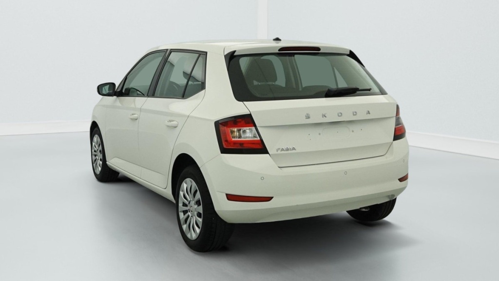 SKODA Fabia 1.0 MPI 60 CH BVM5 BUSINESS - ref: 1-350041 - Photo 5