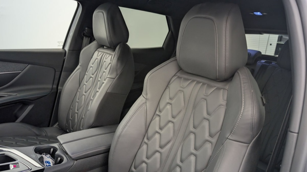 PEUGEOT 3008 Hybrid 136 e-DCS6 Allure Pack - ref: 1-350575 - Photo 16