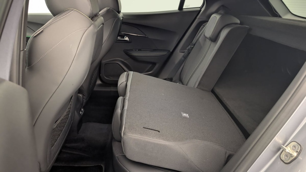 PEUGEOT 2008 ELECTRIQUE 136 ch GT - ref: 1-350814 - Photo 12