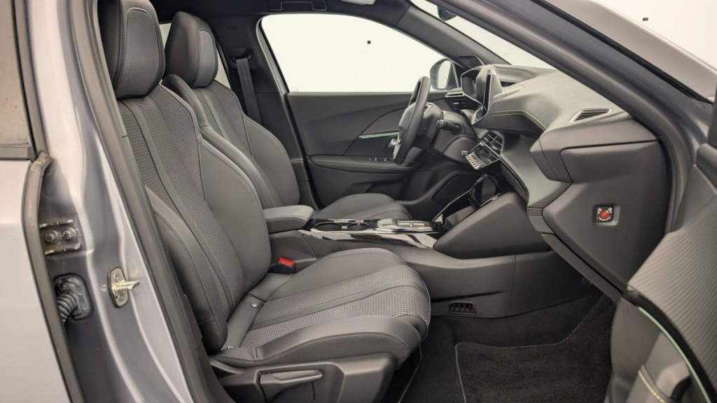 PEUGEOT 2008 ELECTRIQUE 136 ch GT - ref: 1-350814 - Photo 9