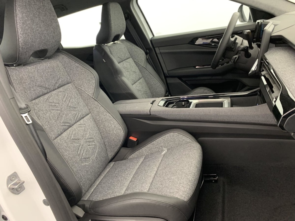 RENAULT Austral FULL HYBRID E-TECH 200 CH EVOLUTION - ref: 1-351236 - Photo 9