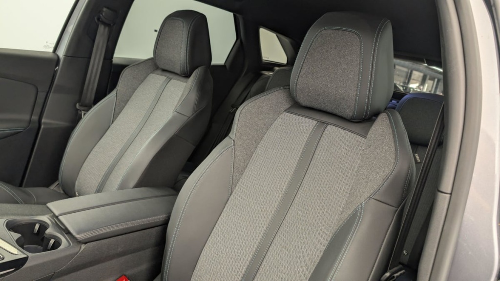 PEUGEOT 3008 Hybrid 180 e-EAT8 Allure Pack - ref: 1-351563 - Photo 16
