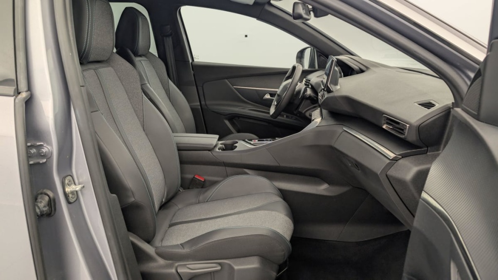 PEUGEOT 3008 Hybrid 180 e-EAT8 Allure Pack - ref: 1-351563 - Photo 9