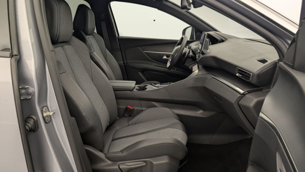 PEUGEOT 3008 Hybrid 180 e-EAT8 Allure Pack - ref: 1-351564 - Photo 9