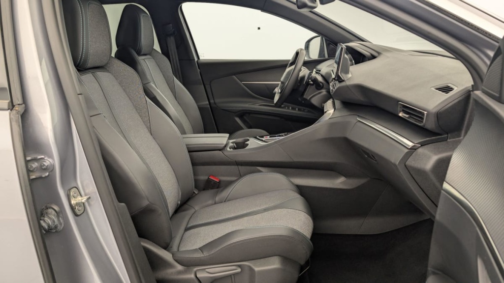 PEUGEOT 3008 Hybrid 180 e-EAT8 Allure Pack - ref: 1-351565 - Photo 9