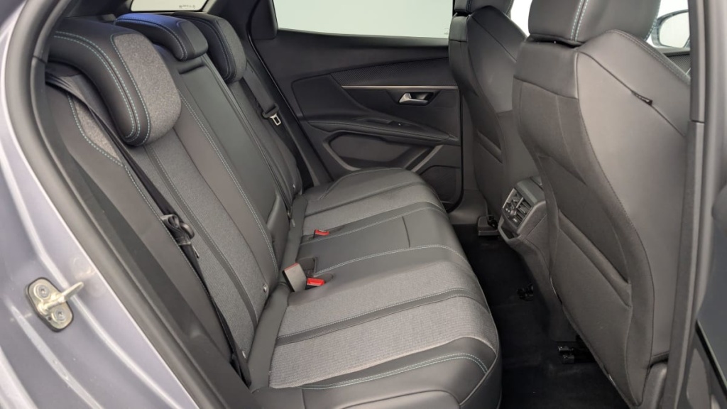 PEUGEOT 3008 Hybrid 180 e-EAT8 Allure Pack - ref: 1-351569 - Photo 10