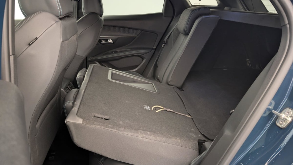 PEUGEOT 3008 Hybrid 180 e-EAT8 Allure Pack - ref: 1-351570 - Photo 12