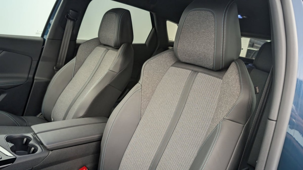 PEUGEOT 3008 Hybrid 180 e-EAT8 Allure Pack - ref: 1-351570 - Photo 16