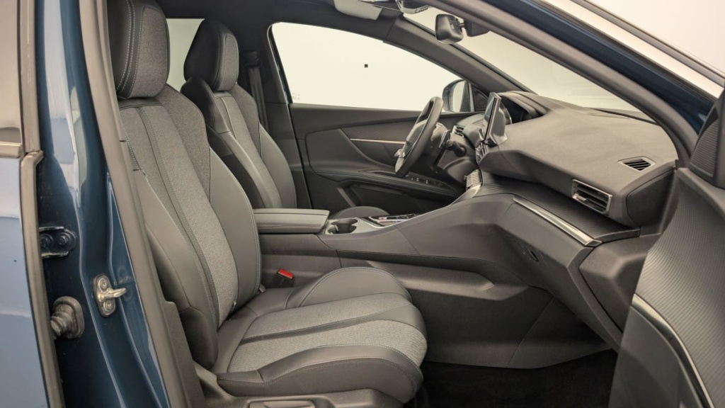 PEUGEOT 3008 Hybrid 180 e-EAT8 Allure Pack - ref: 1-351570 - Photo 9