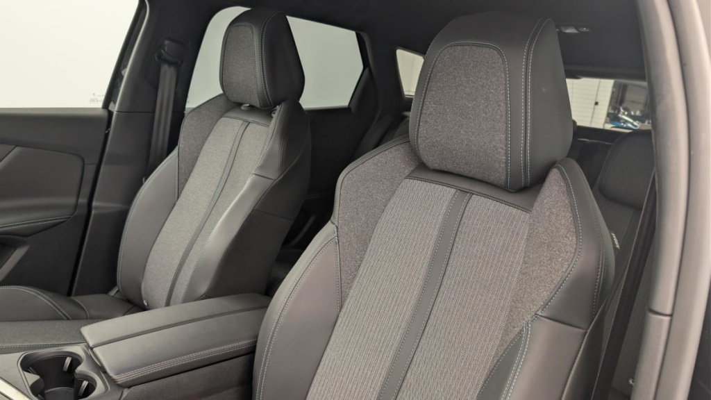 PEUGEOT 3008 Hybrid 180 e-EAT8 Allure Pack - ref: 1-351580 - Photo 16