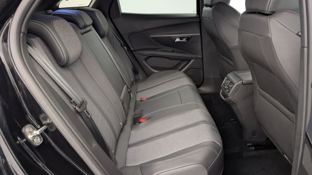 PEUGEOT 3008 Hybrid 180 e-EAT8 Allure Pack - ref: 1-351581 - Photo 10