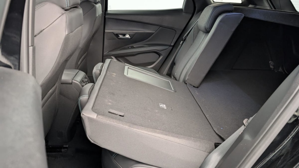 PEUGEOT 3008 Hybrid 180 e-EAT8 Allure Pack - ref: 1-351581 - Photo 12
