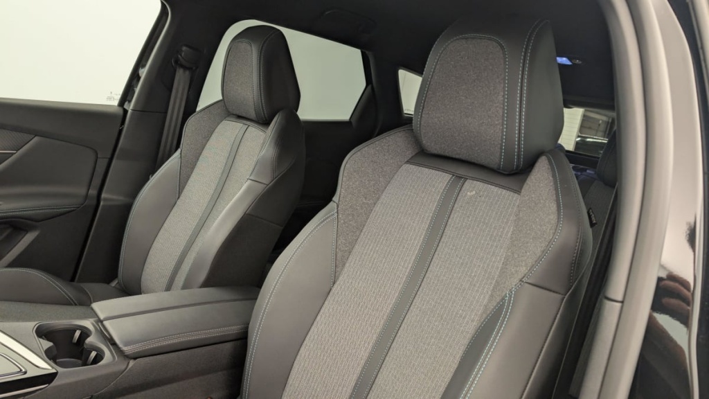 PEUGEOT 3008 Hybrid 180 e-EAT8 Allure Pack - ref: 1-351582 - Photo 16
