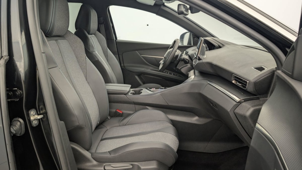 PEUGEOT 3008 Hybrid 180 e-EAT8 Allure Pack - ref: 1-351584 - Photo 9