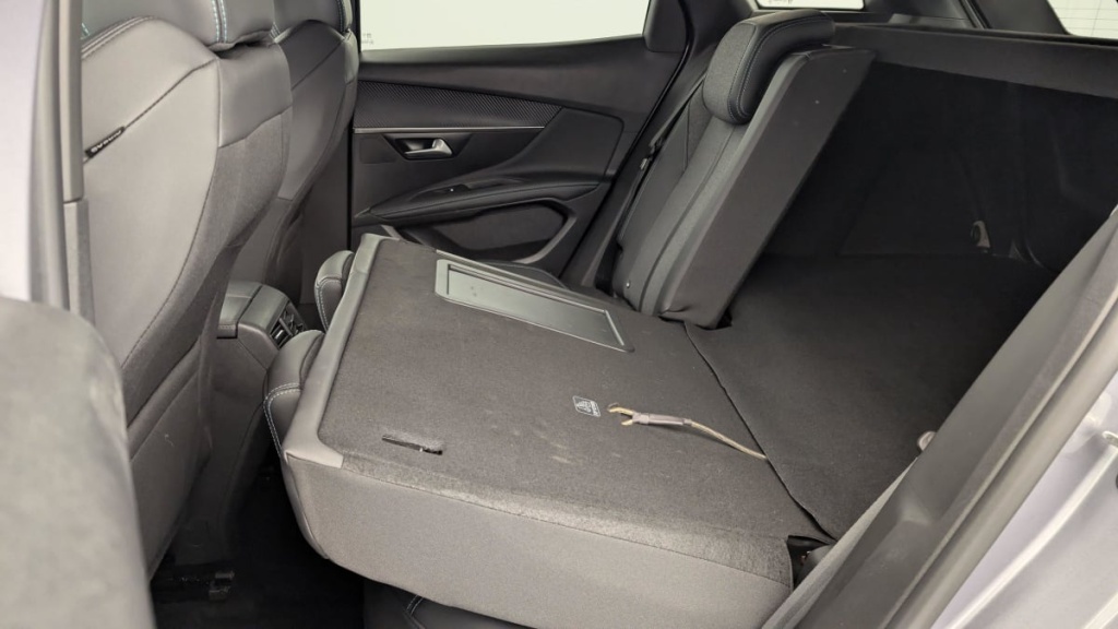 PEUGEOT 3008 Hybrid 180 e-EAT8 Allure Pack - ref: 1-351589 - Photo 12