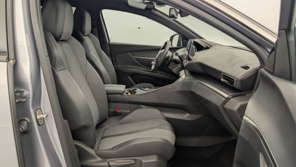 PEUGEOT 3008 Hybrid 180 e-EAT8 Allure Pack - ref: 1-351589 - Photo 9