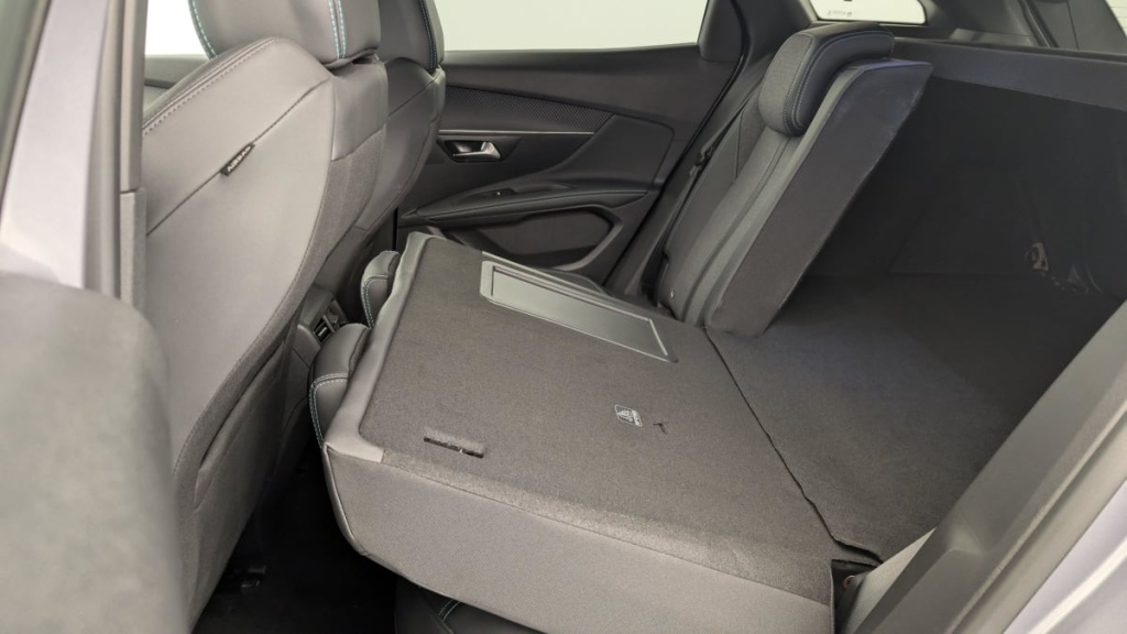 PEUGEOT 3008 Hybrid 180 e-EAT8 Allure Pack - ref: 1-351590 - Photo 12